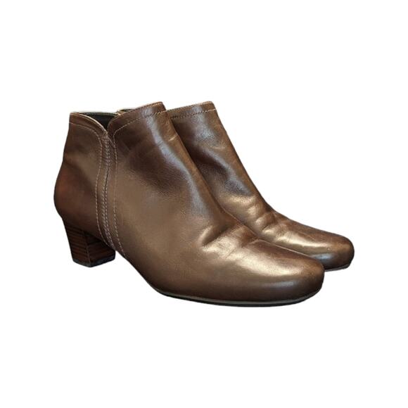 ECCO Shape Brown Leather Ankle Boots Heeled Womens 40 Plain Simple Western Heels - Picture 1 of 8
